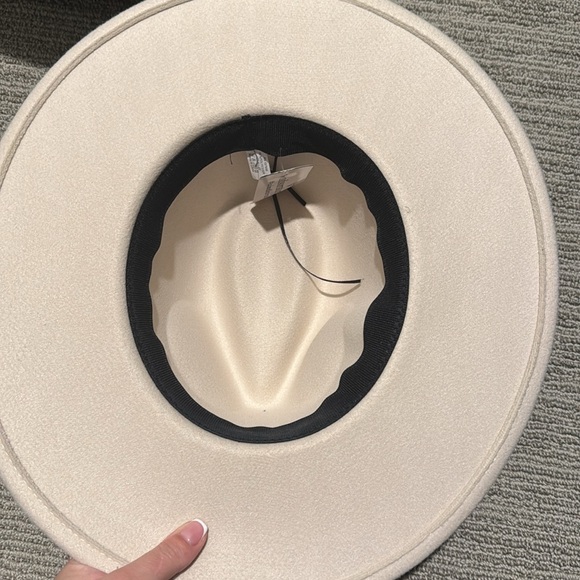 Women's Hat - Picture 4 of 4